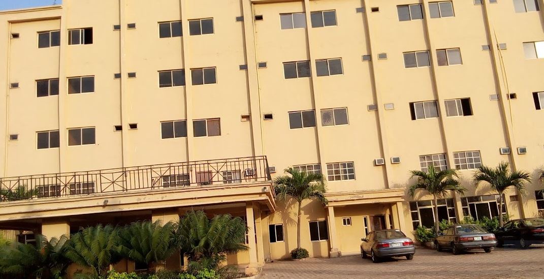 Pinnacle Hotels and Suites APIE BUSINESS