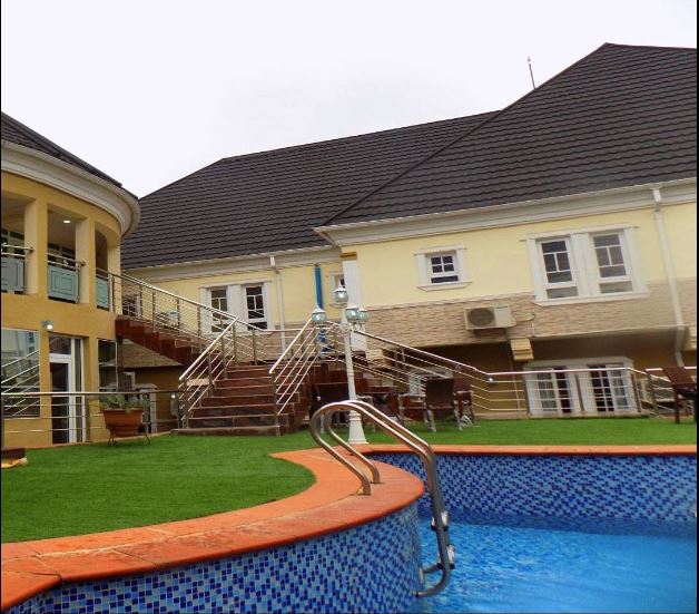 Double Hill Holiday Inn APIE BUSINESS