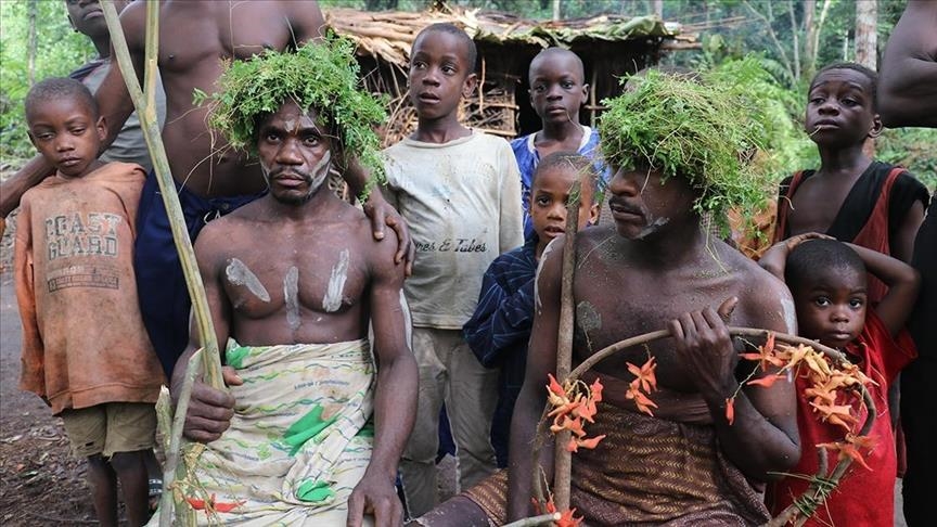 Les Pygmées, l'un des plus anciens peuple d'Afrique, restent fidèles à ...