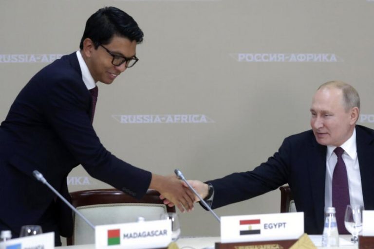 Accords militaires avec la Russie : de Madagascar au Cameroun, Moscou en « phase d’accélération » en Afrique