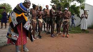 Afrique du Sud : Esther Mahlangu, « ambassadrice » de la culture Ndebele