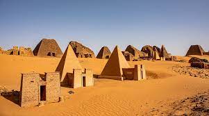 Les pyramides de Méroé, tombeaux des pharaons noirs