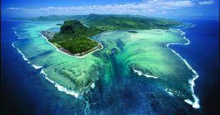 Île Maurice : une incroyable cascade sous-marine