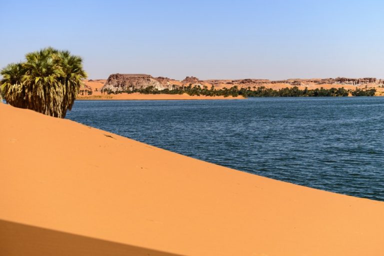 Tchad : Les lacs Ounianga, les perles rares du désert !