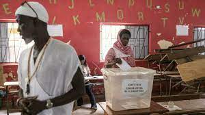 Législatives au Sénégal : le camp présidentiel revendique la victoire, l’opposition conteste