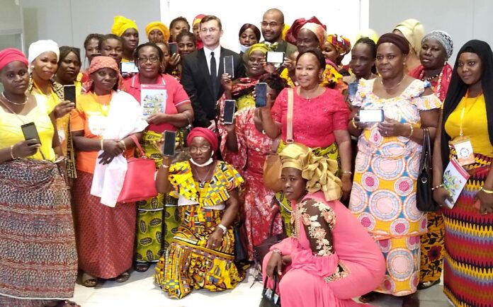 Côte d’Ivoire: alphabétisation de commerçantes via le smartphone