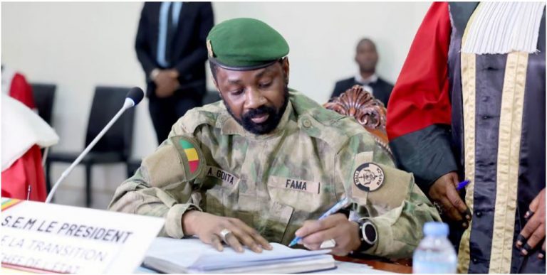 Mali : Assimi Goïta Reçoit Le Projet De Nouvelle Constitution
