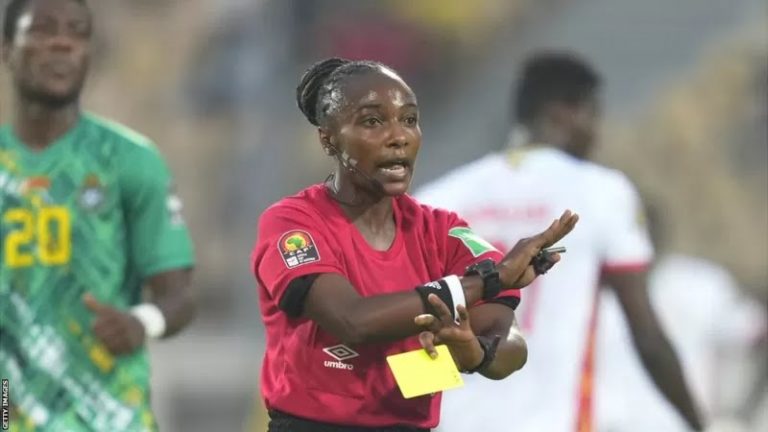 Coupe Du Monde 2022 : Salima Mukansanga Veut « Ouvrir Les Portes » Aux Femmes Arbitres