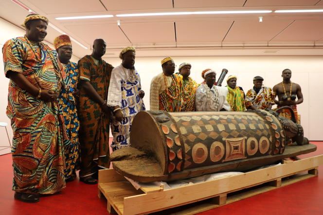 Restitution D’Œuvres À L’Afrique : Le Processus De Retour Du Djidji Ayôkwé, Tambour Ivoirien, Est Lancé