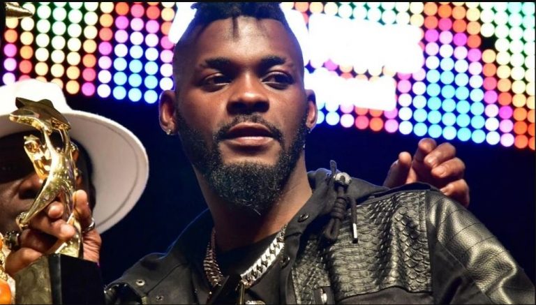 La Légende De La «Comète» DJ Arafat Contée Dans Un Livre