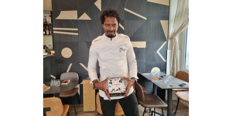 Au Restaurant Petit Ogre, Jules Niang Bâtit Des Passerelles Entre Lyon Et L’Afrique
