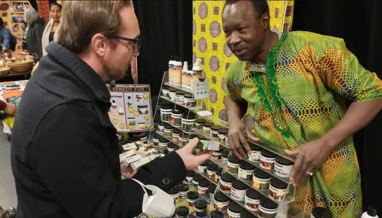 Au 1er Marché De Noël Africain À Vancouver, Le Sentiment « D’Etre Une Grande Famille »
