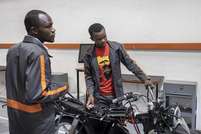 En Afrique, Une Transition Électrique Sur Deux Roues