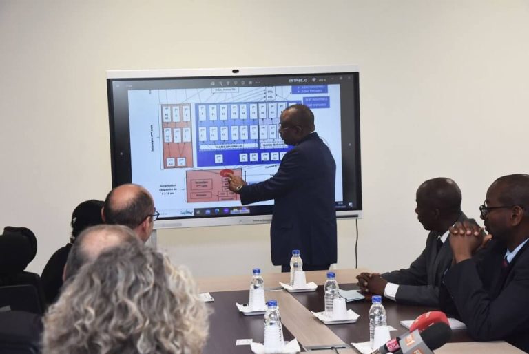 Le Ministère Et l’Institut Des Sciences Appliquées De Lyon Signent Une Convention