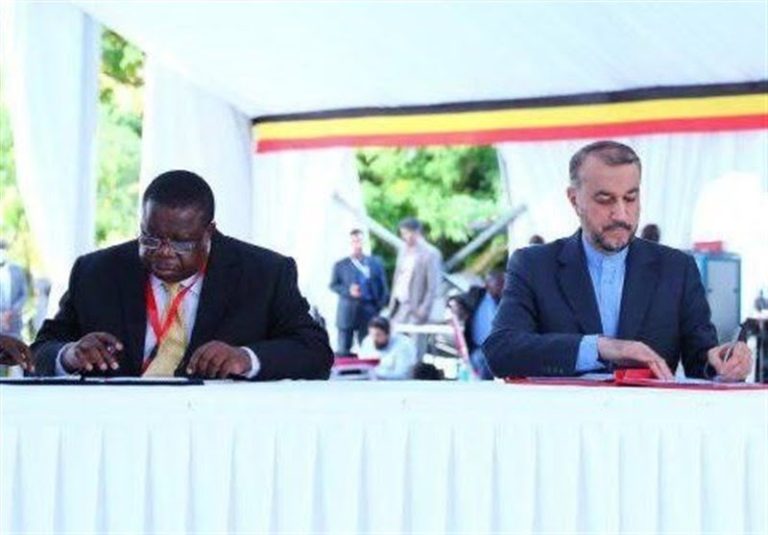 Iranian, Ugandan Officials Sign 4 Cooperation Documents During Raisi’s Africa Tour