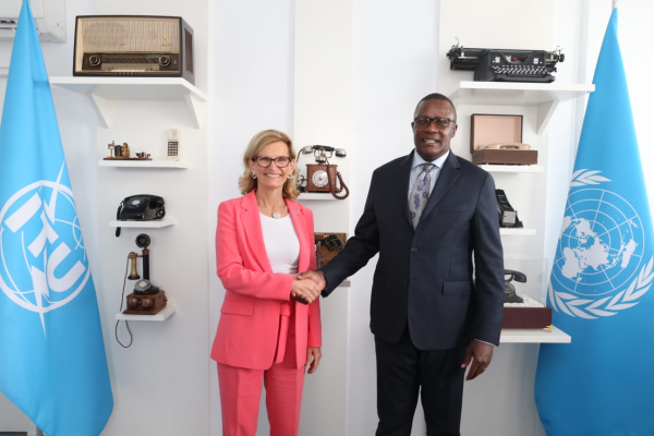 Le Kenya A Vanté Ses Atouts Dans Les Télécoms Et Le Numérique Aux Investisseurs À Genève