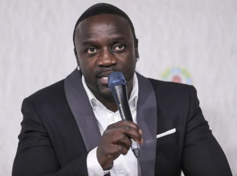‘What is Akon saying?’